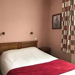 Logis & Restaurant La Des Houx فندق 3*