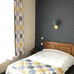 Logis & Restaurant La Des Houx فندق