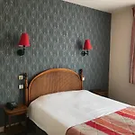 Logis & Restaurant La Des Houx فندق Aumale