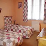Logis & Restaurant La Des Houx فندق 3*