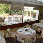 Logis & Restaurant La Des Houx فندق Aumale