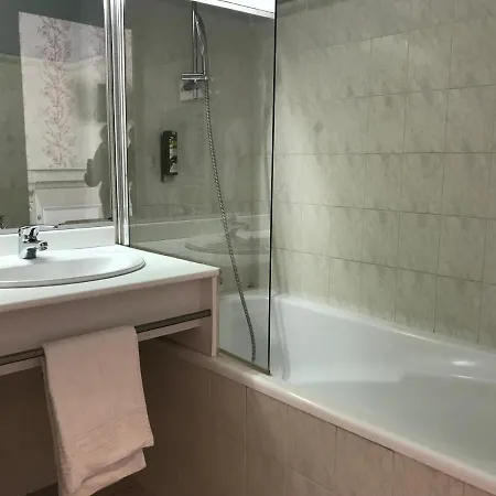 Logis & Restaurant La Des Houx Hotel 3*