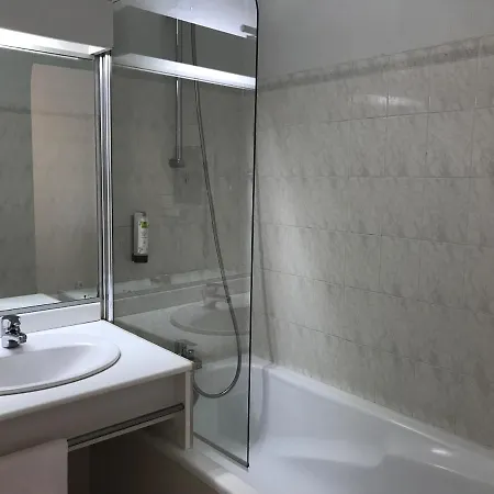 Logis Hotel & Restaurant La Villa Des Houx 酒店