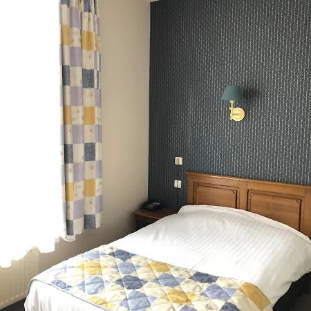Logis Hotel & Restaurant La Villa Des Houx 酒店