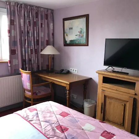 Logis Hotel & Restaurant La Villa Des Houx 酒店