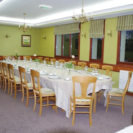 Hotel Logis & Restaurant La Des Houx