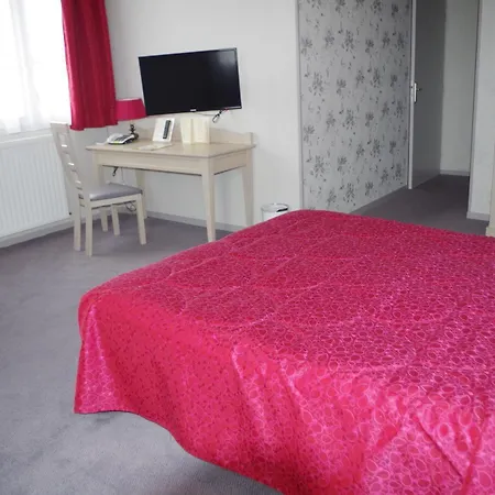 Hotel Logis & Restaurant La Des Houx